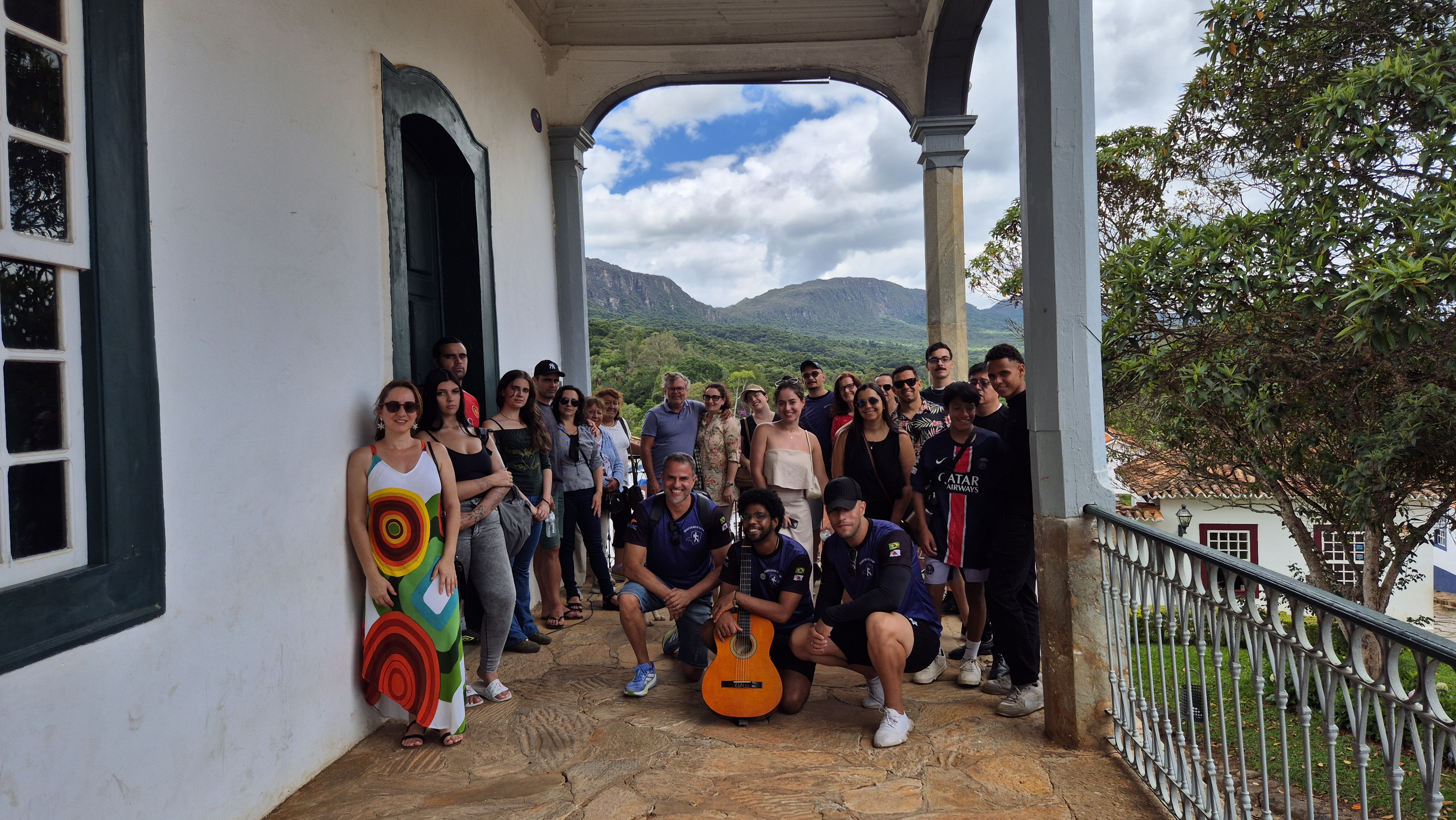 foto de um guiamento com turistas